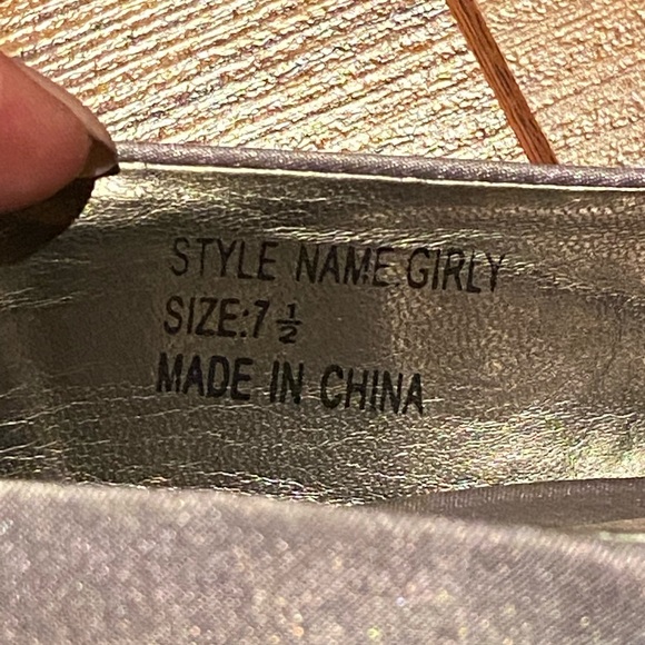 Steve Madden Metallic Grey Satin Heels - Picture 4 of 4